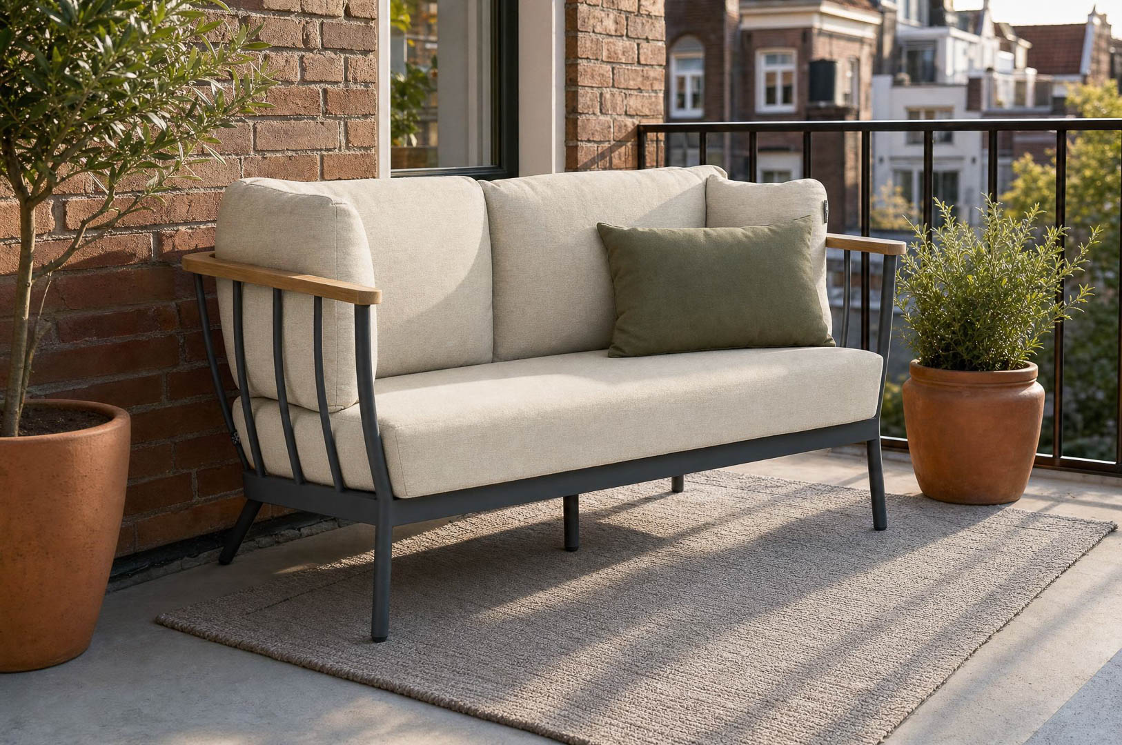 Loungebank op een balkon